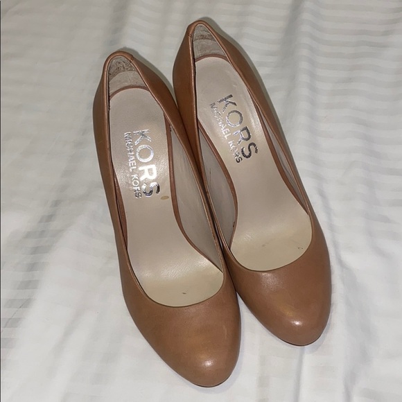 Michael Kors Shoes - Micheal Kors Tan leather pumps high heels.Size:8